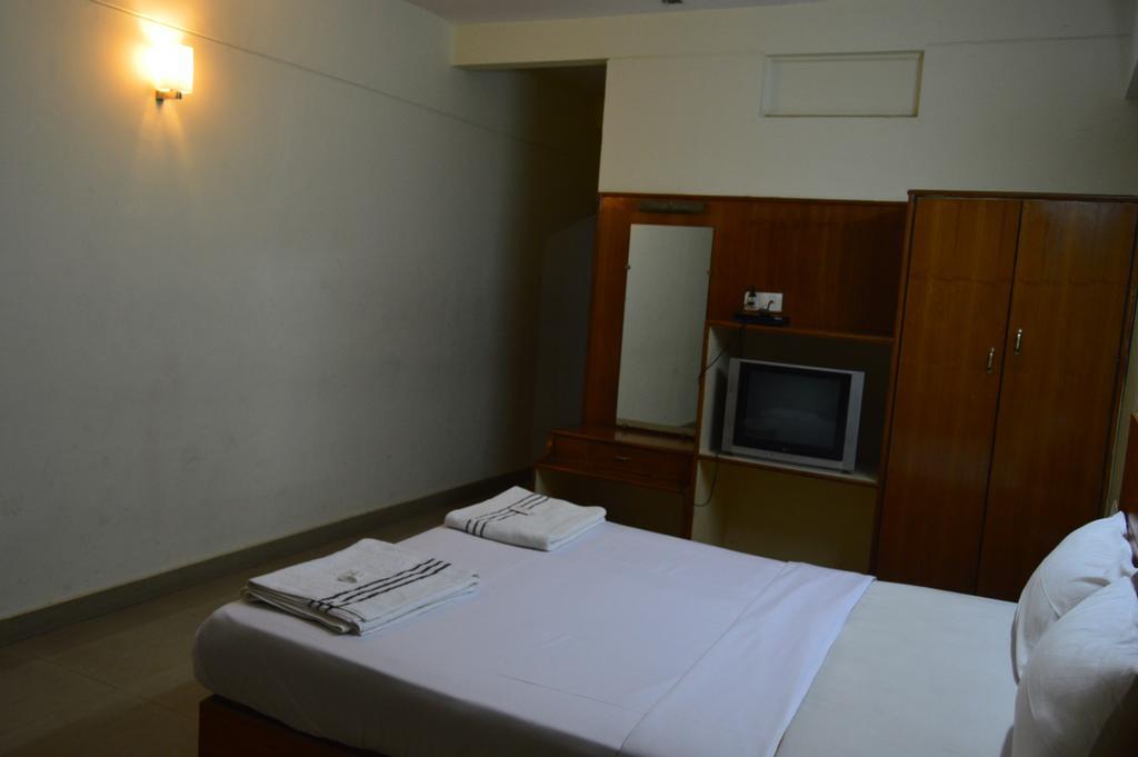 Qik Stay @ S.K. Continental Mysore Esterno foto