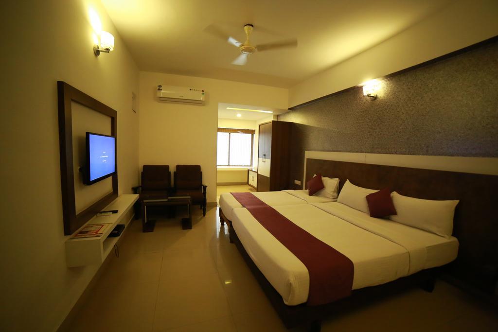 Qik Stay @ S.K. Continental Mysore Esterno foto