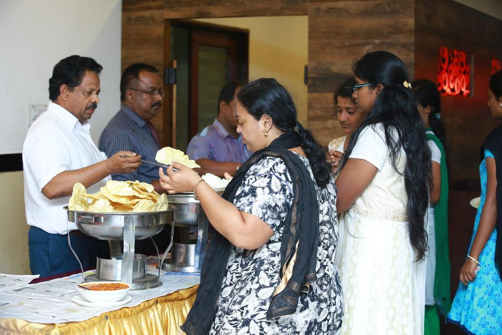 Qik Stay @ S.K. Continental Mysore Esterno foto
