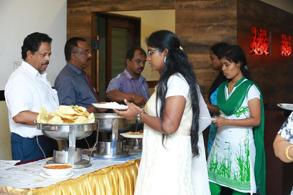 Qik Stay @ S.K. Continental Mysore Esterno foto