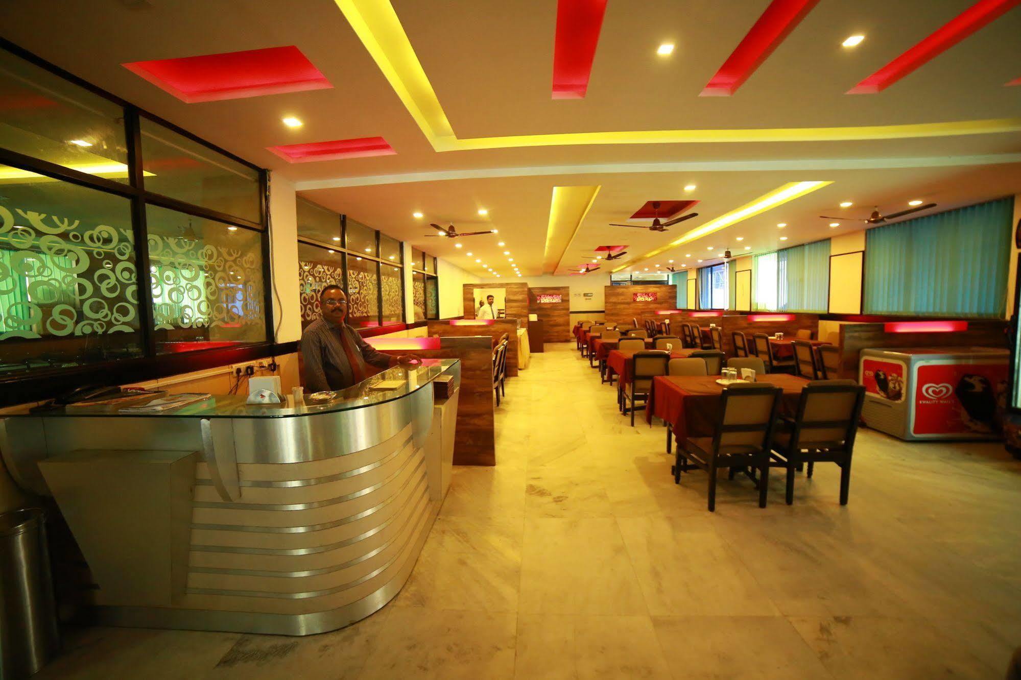 Qik Stay @ S.K. Continental Mysore Esterno foto
