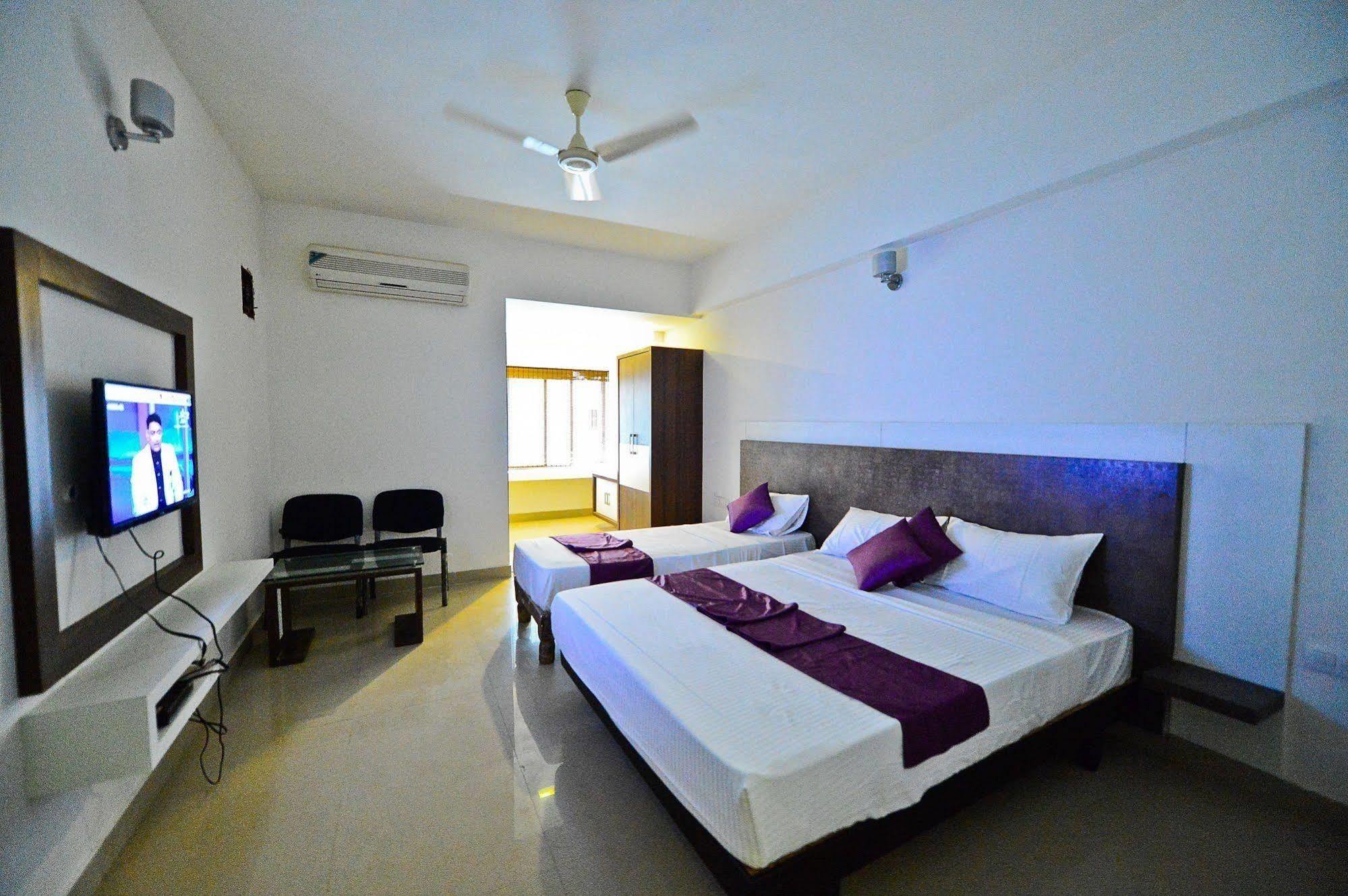 Qik Stay @ S.K. Continental Mysore Esterno foto