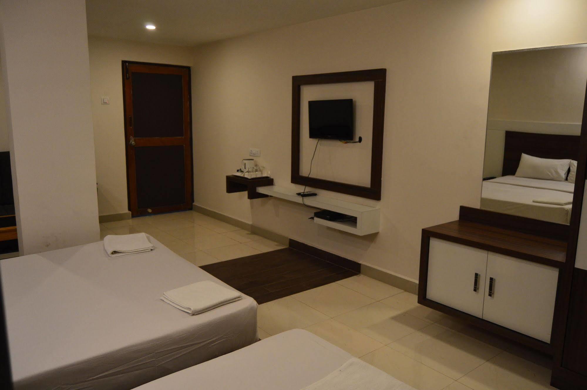 Qik Stay @ S.K. Continental Mysore Esterno foto